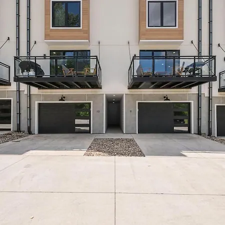 Okoboji Lakeside Retreat In Arnolds Park